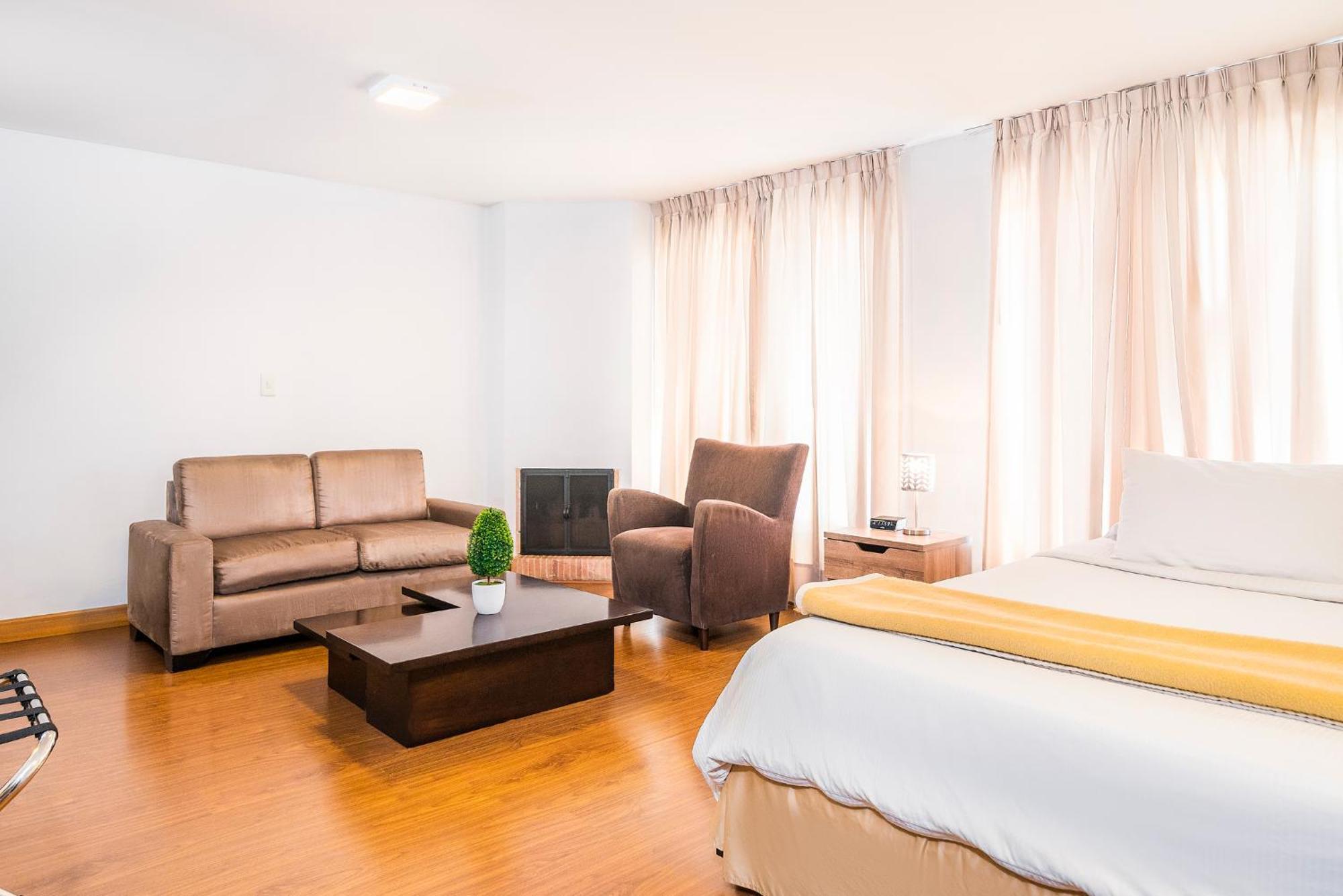 Apartahotel Lloyds Apartasuites Parque 93