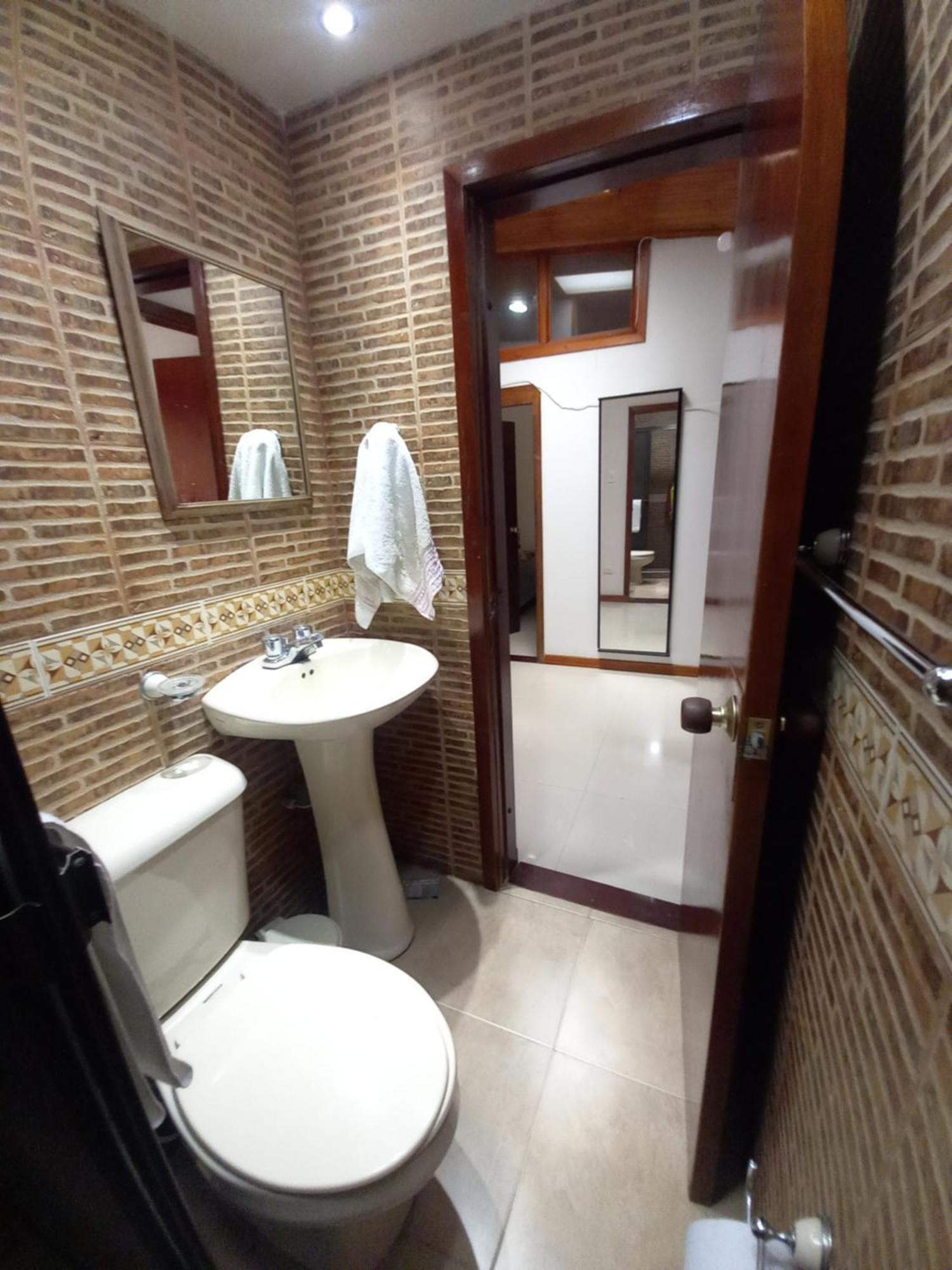 Amplia Casa Familiar Habitación en casa particular Bogotá