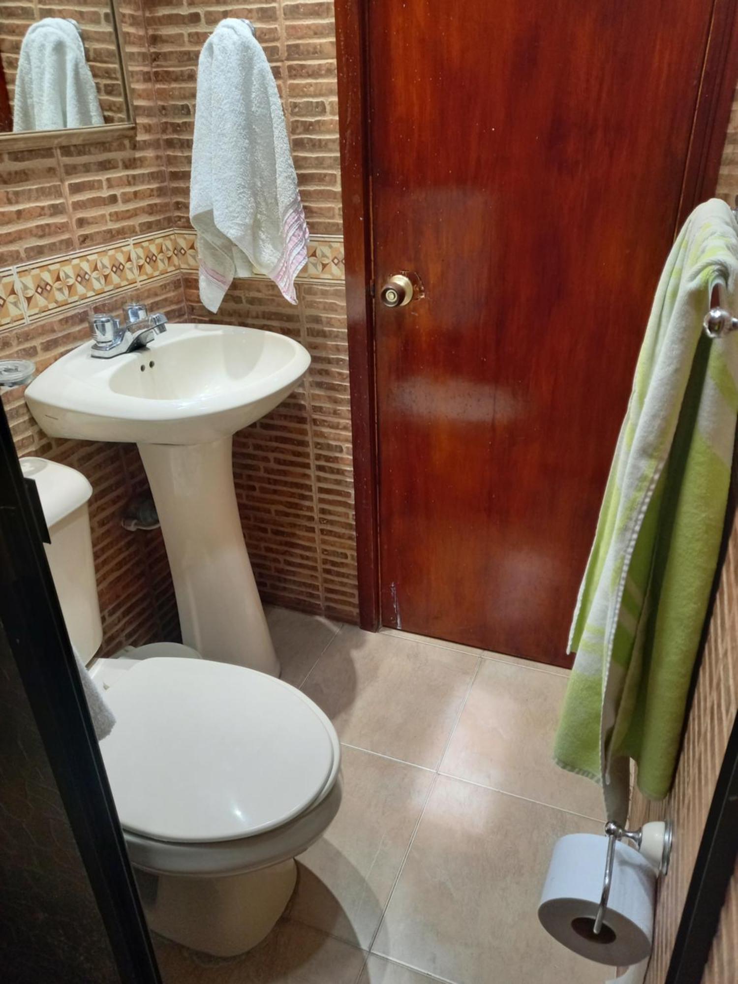 Habitación en casa particular Amplia Casa Familiar