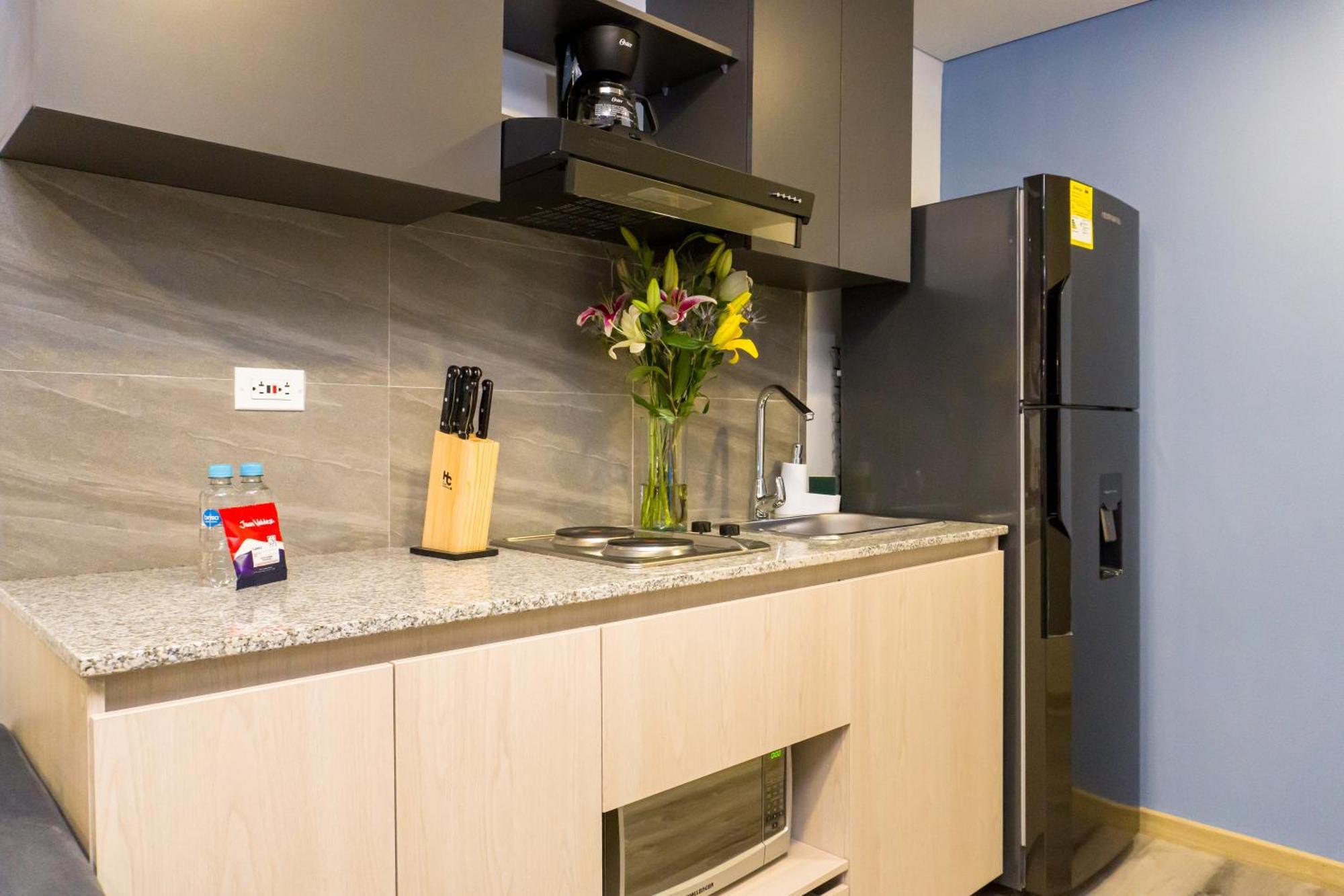 Modern Loft In 85 St