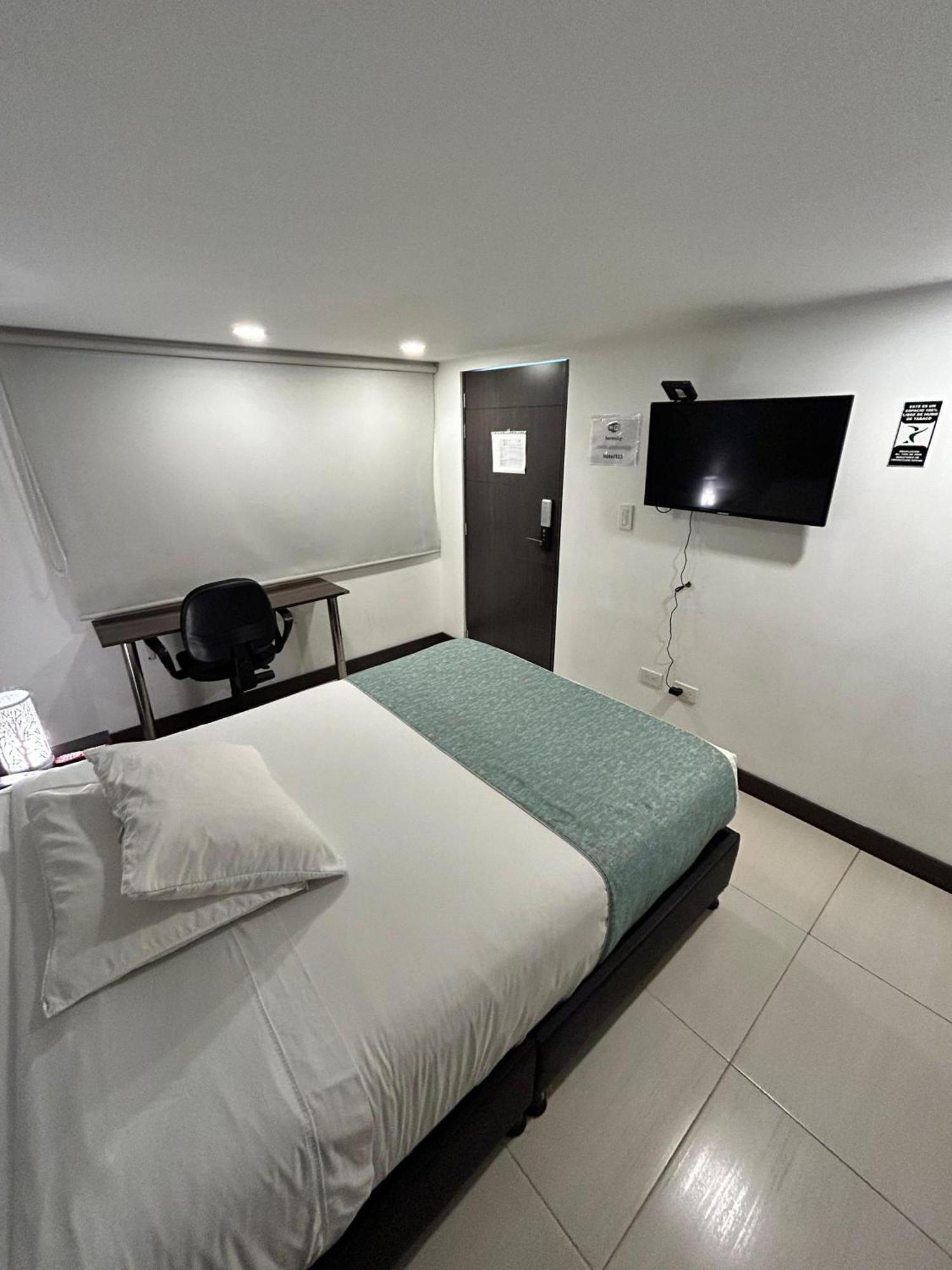 Hotel Aw Serenity Ferial