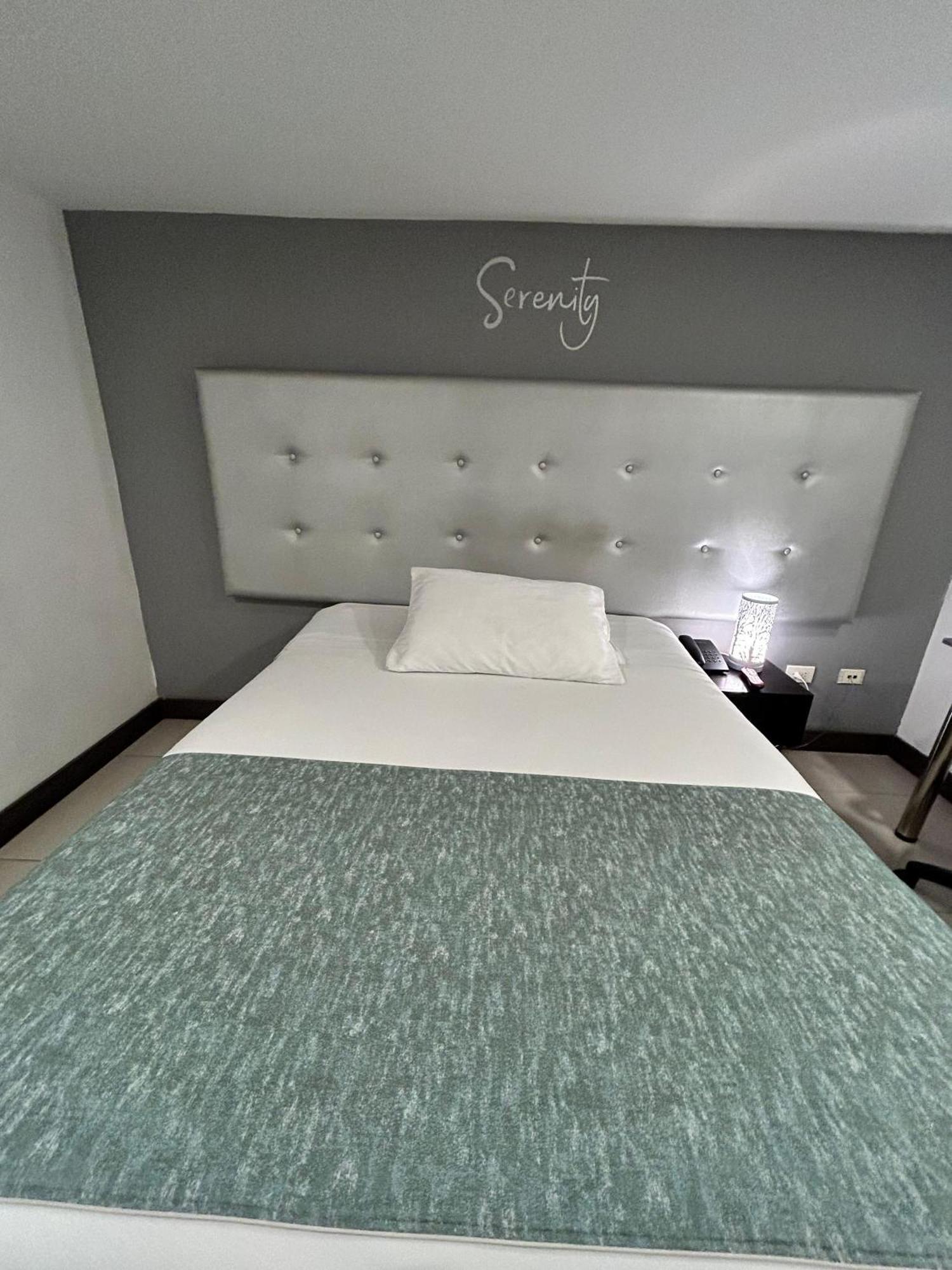 Hotel Aw Serenity Ferial