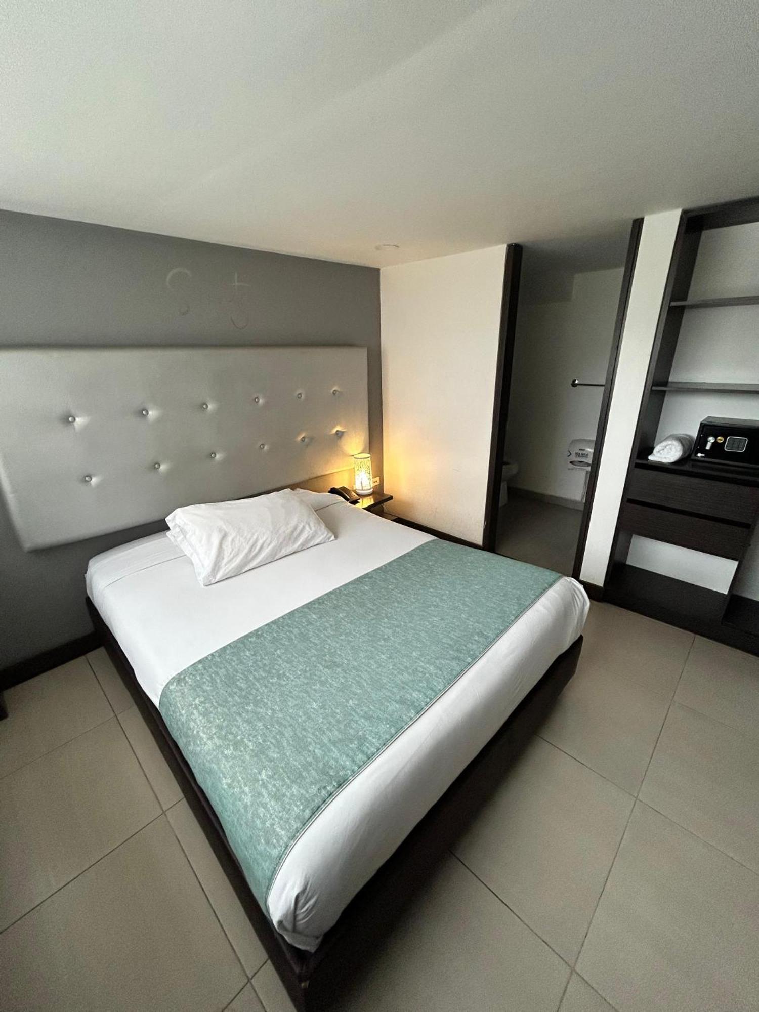 Aw Serenity Ferial 3*