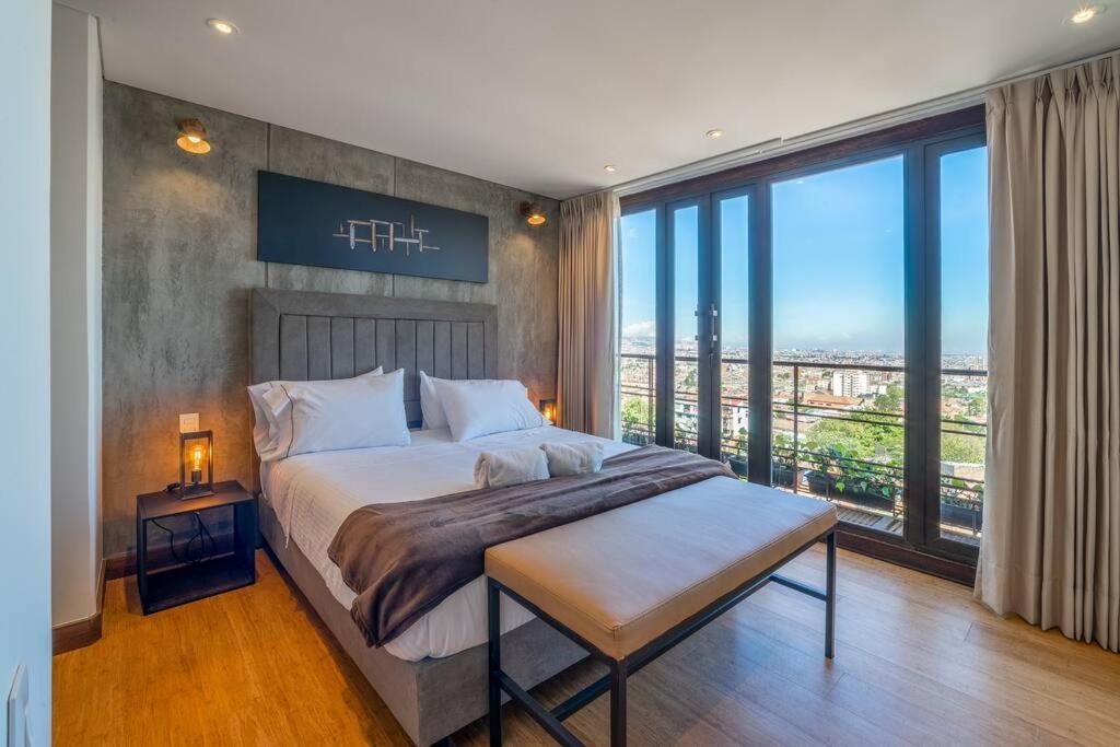 Stylish 2 Masters With Patio And View Apartamento Bogotá