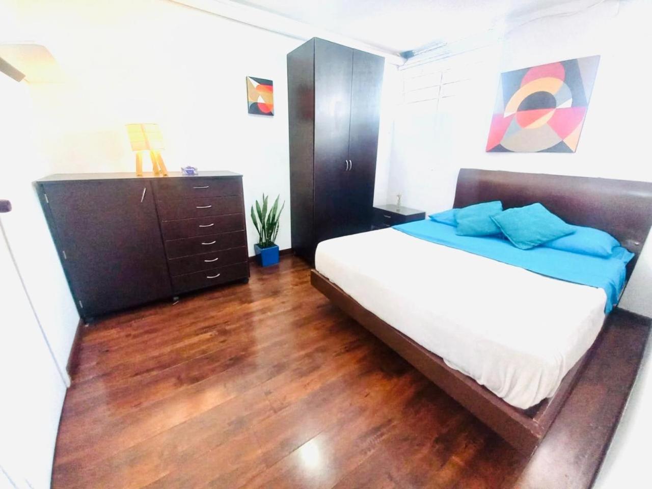 Hotel Casa Cerca A Unicentro Y Clinica Santa Fe En Usaquen