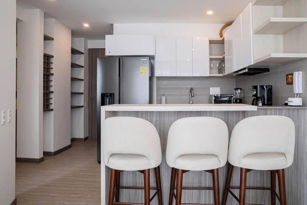 2bd Near Country Club & Unicentro 45 *