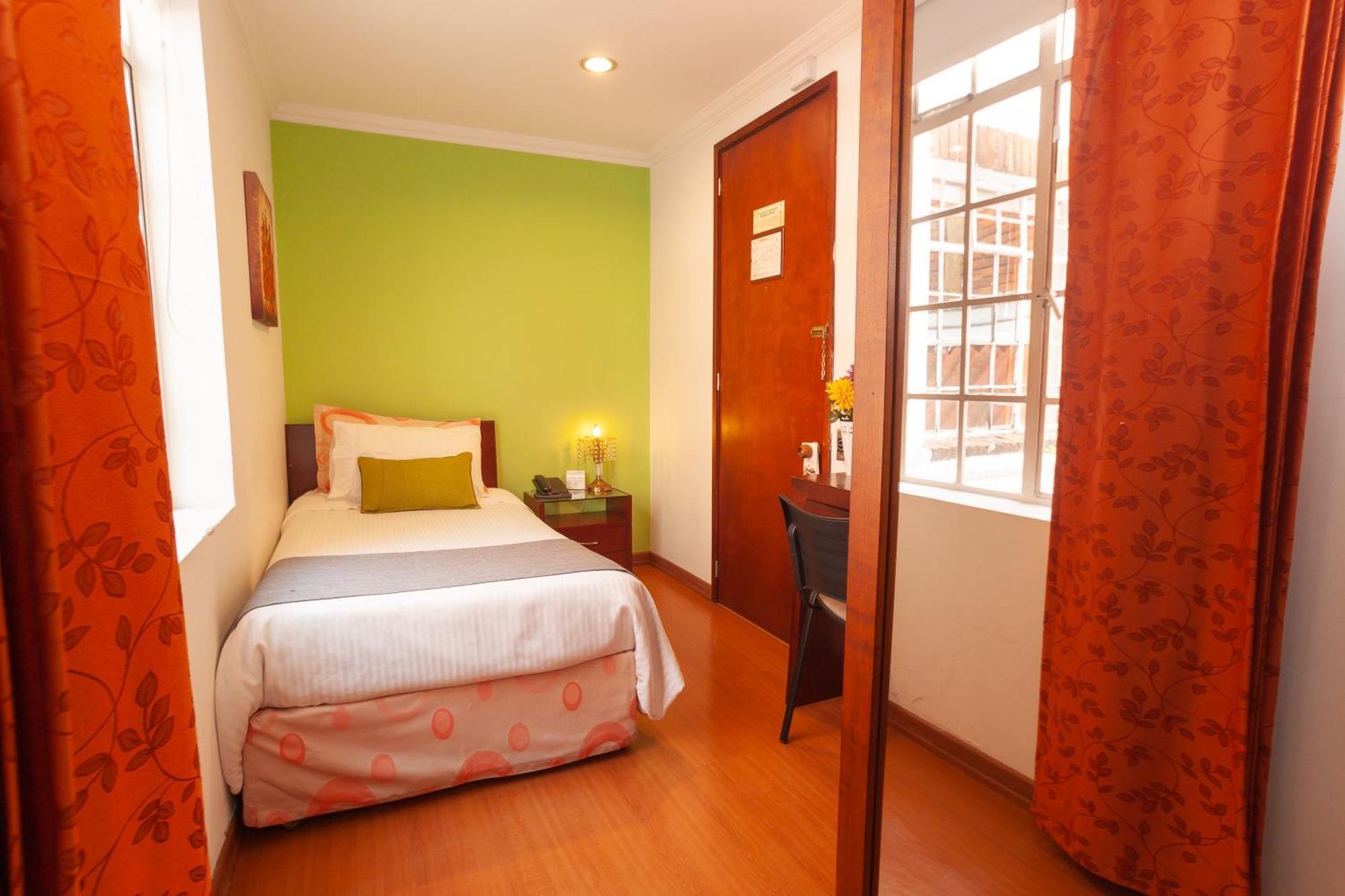 Apartahotel Apartasuites Plaza Antigua *