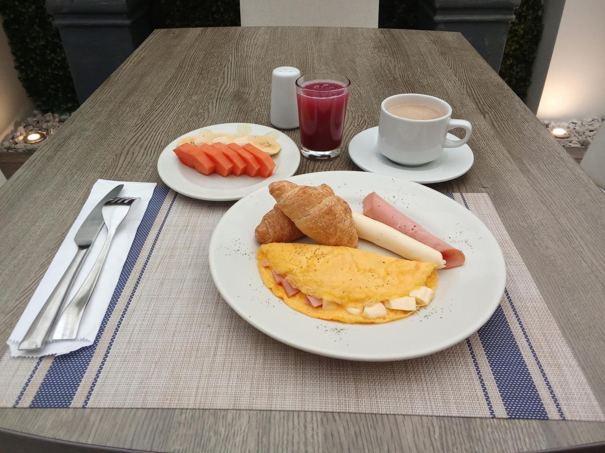 Castellana 100 3* Bogotá