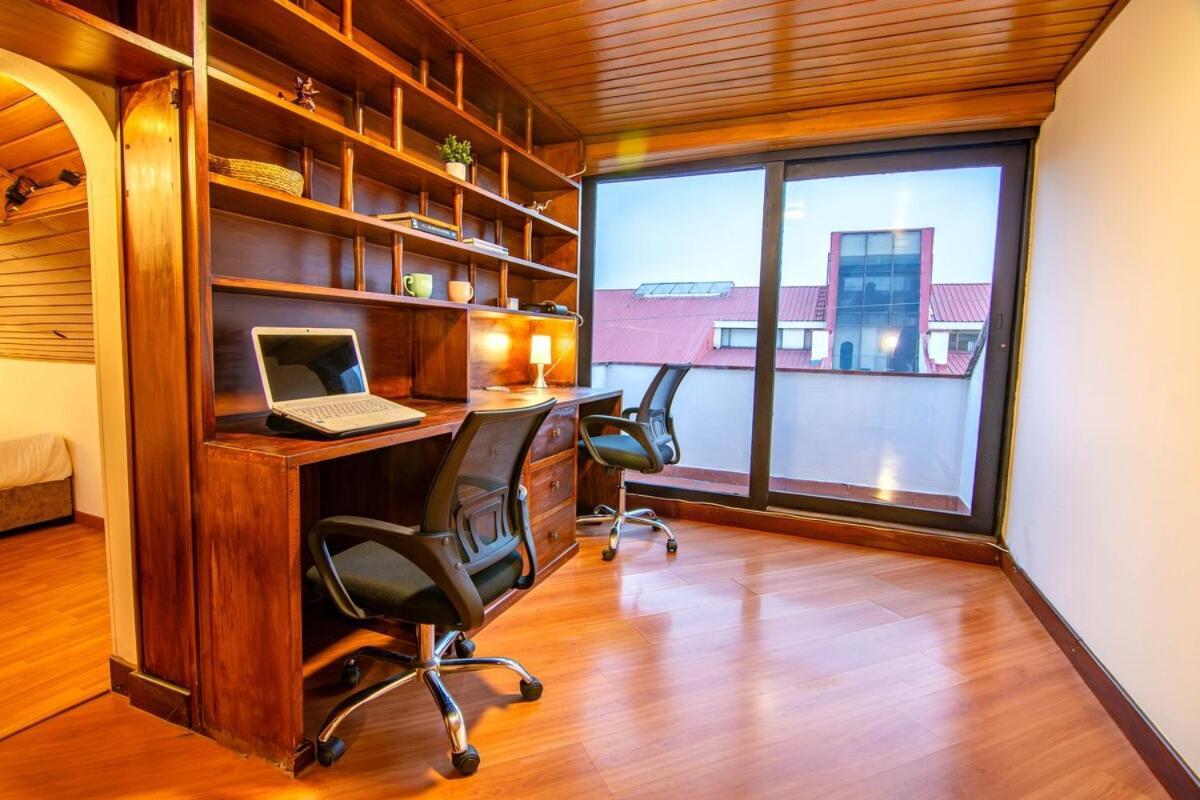 Сasa de vacaciones Huge Colonial House With Chimney, Luxury In The Exclusive Town In Bogotá