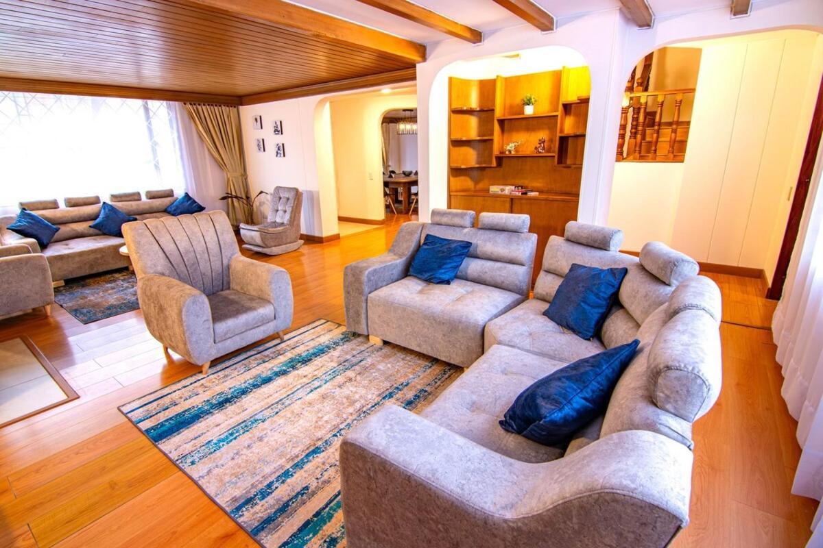 Huge Colonial House With Chimney, Luxury In The Exclusive Town In * Bogotá