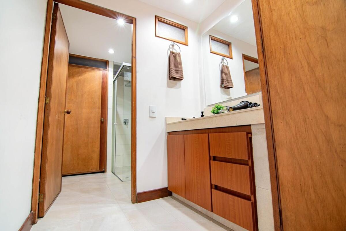 Huge Colonial House With Chimney, Luxury In The Exclusive Town In Сasa de vacaciones *