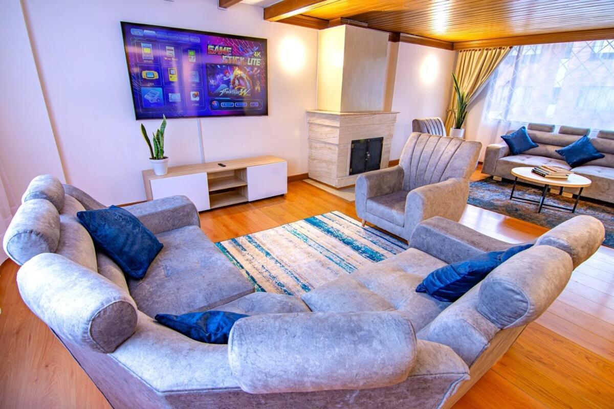 Сasa de vacaciones Huge Colonial House With Chimney, Luxury In The Exclusive Town In