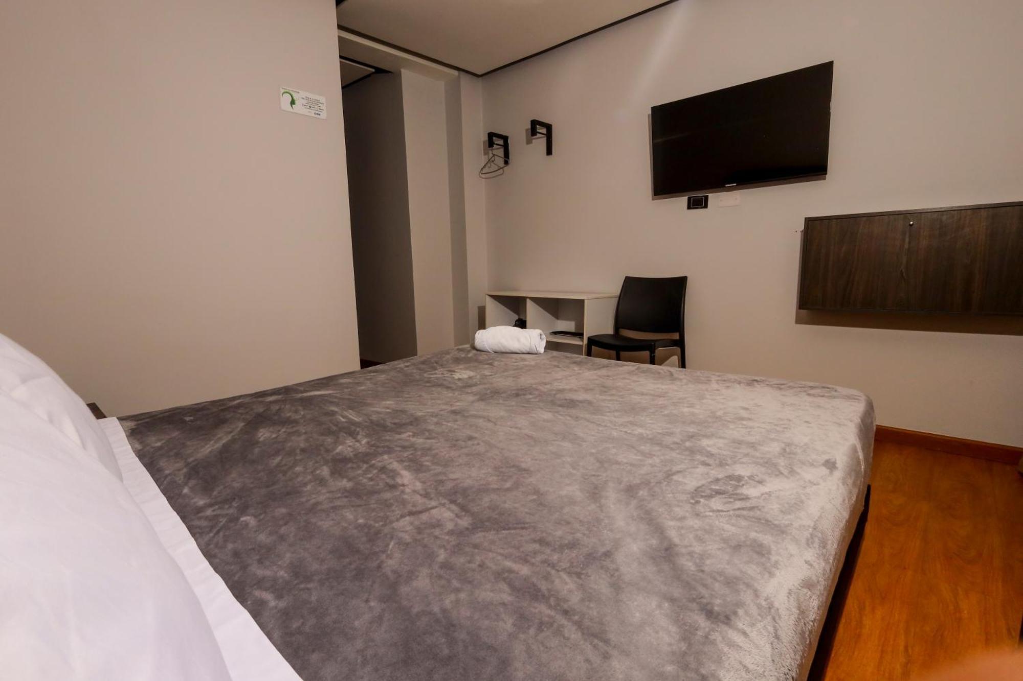 Hotel Htl *