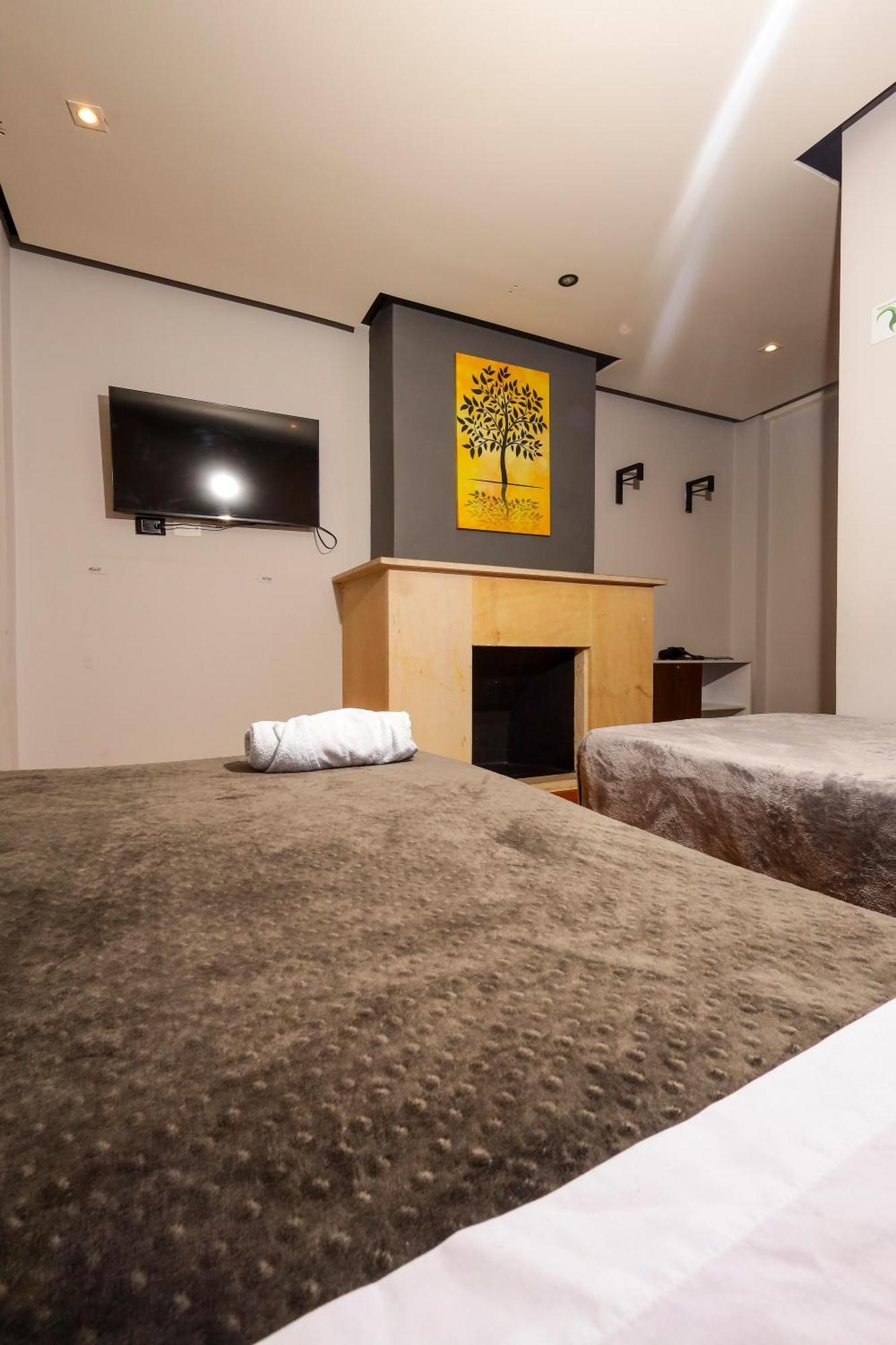 Hotel Htl *