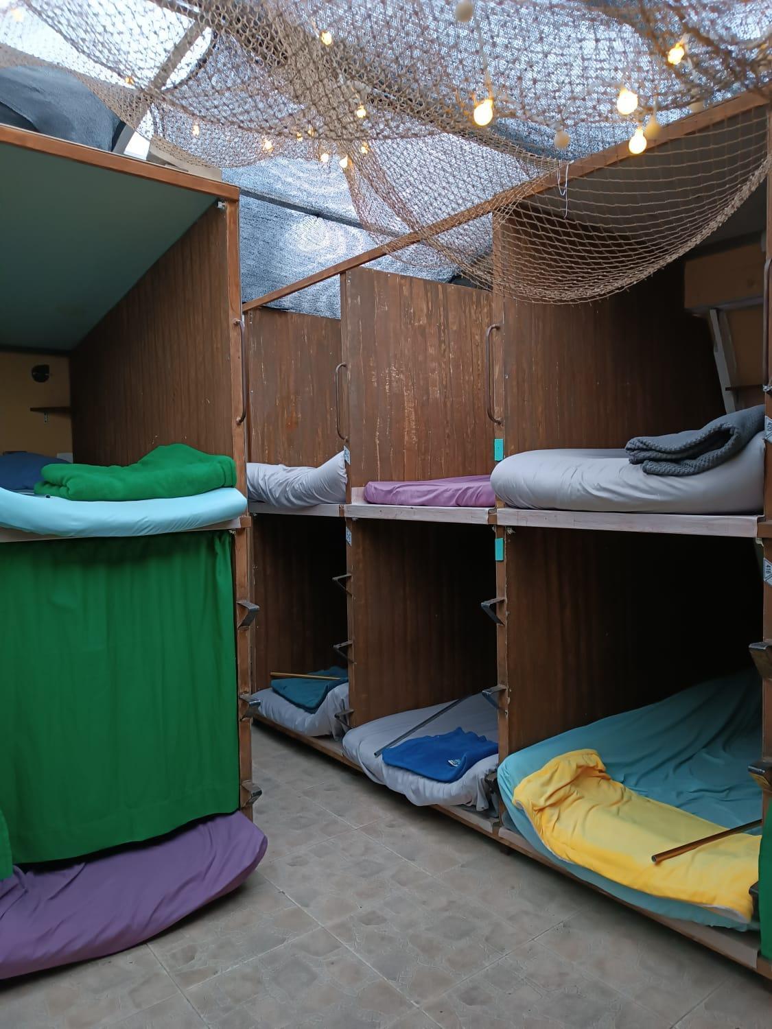 Hostal El Portelli - Solo Extranjeros *
