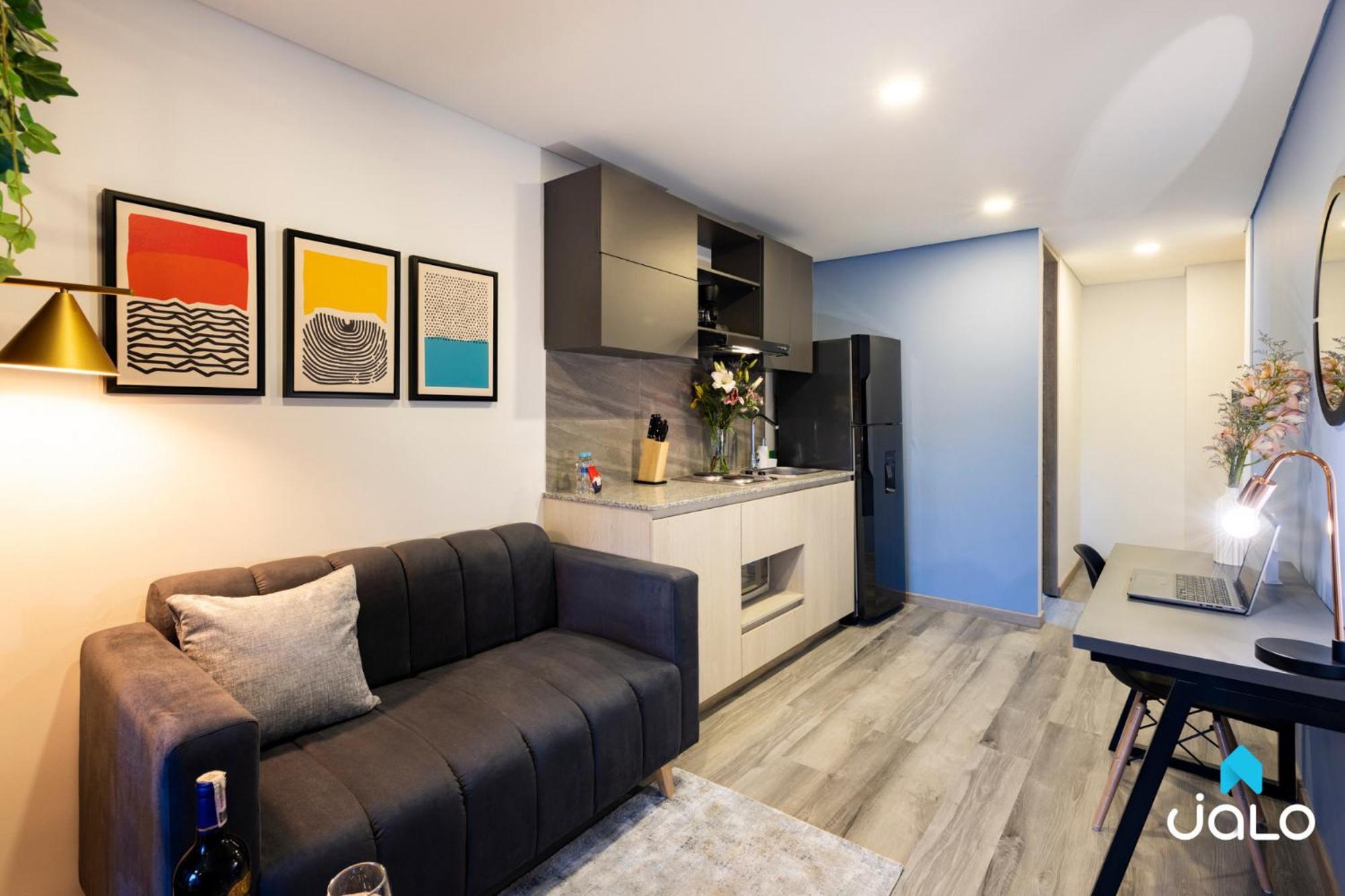 Modern Loft In 85 St