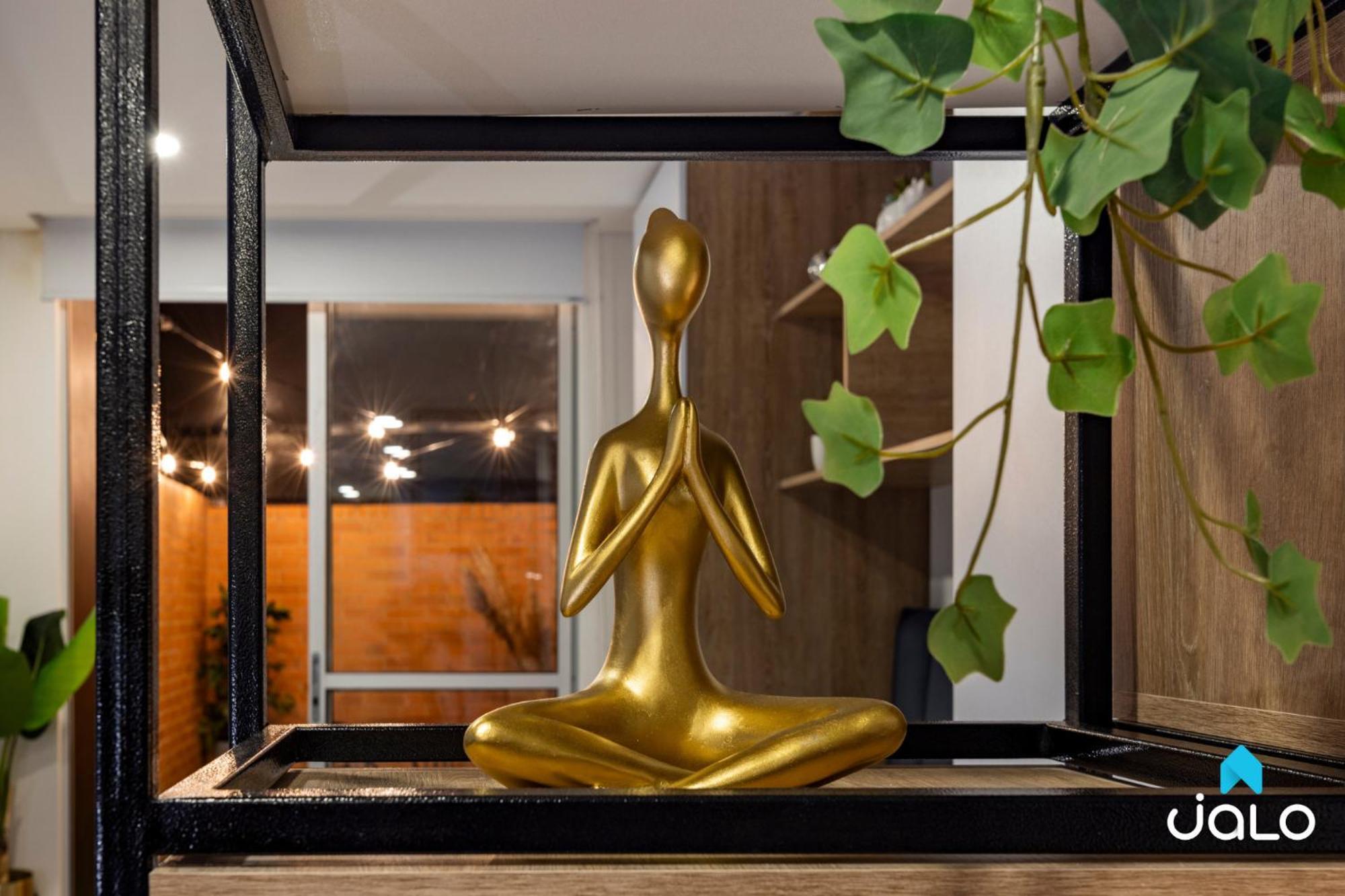 Modern Loft In 85 St