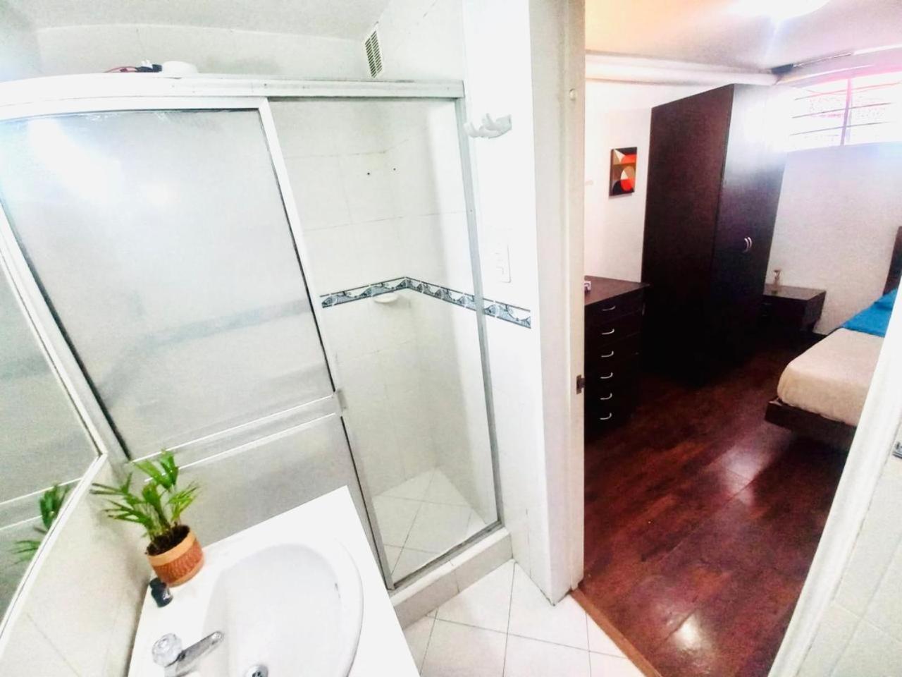Hotel Casa Cerca A Unicentro Y Clinica Santa Fe En Usaquen Bogotá