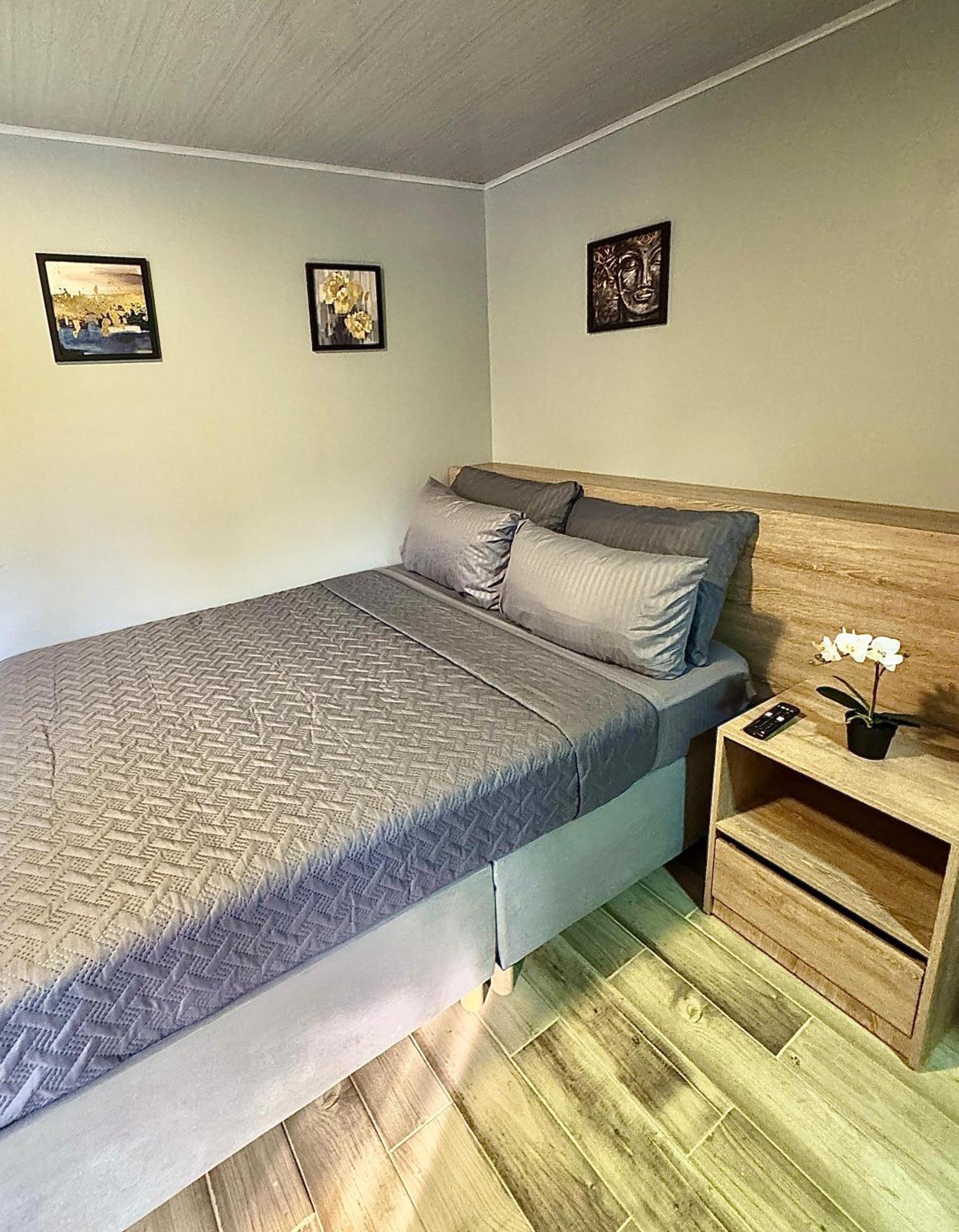Hostelfc Santa Barbara Pensión *