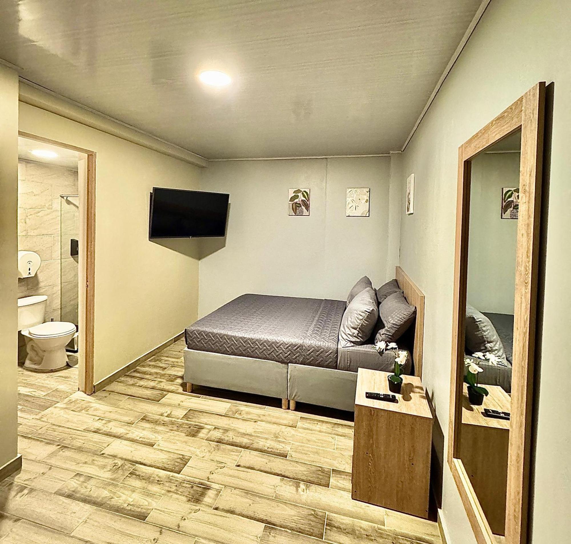 Pensión Hostelfc Santa Barbara