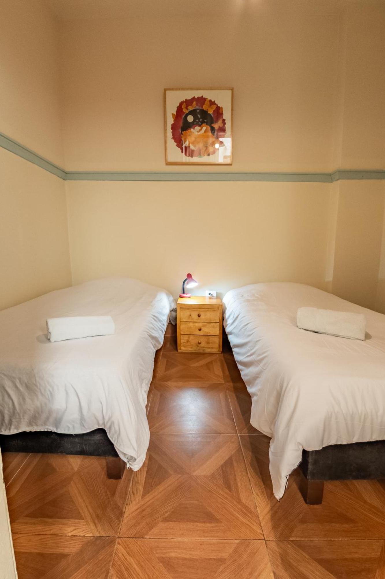 Hostal R10 *