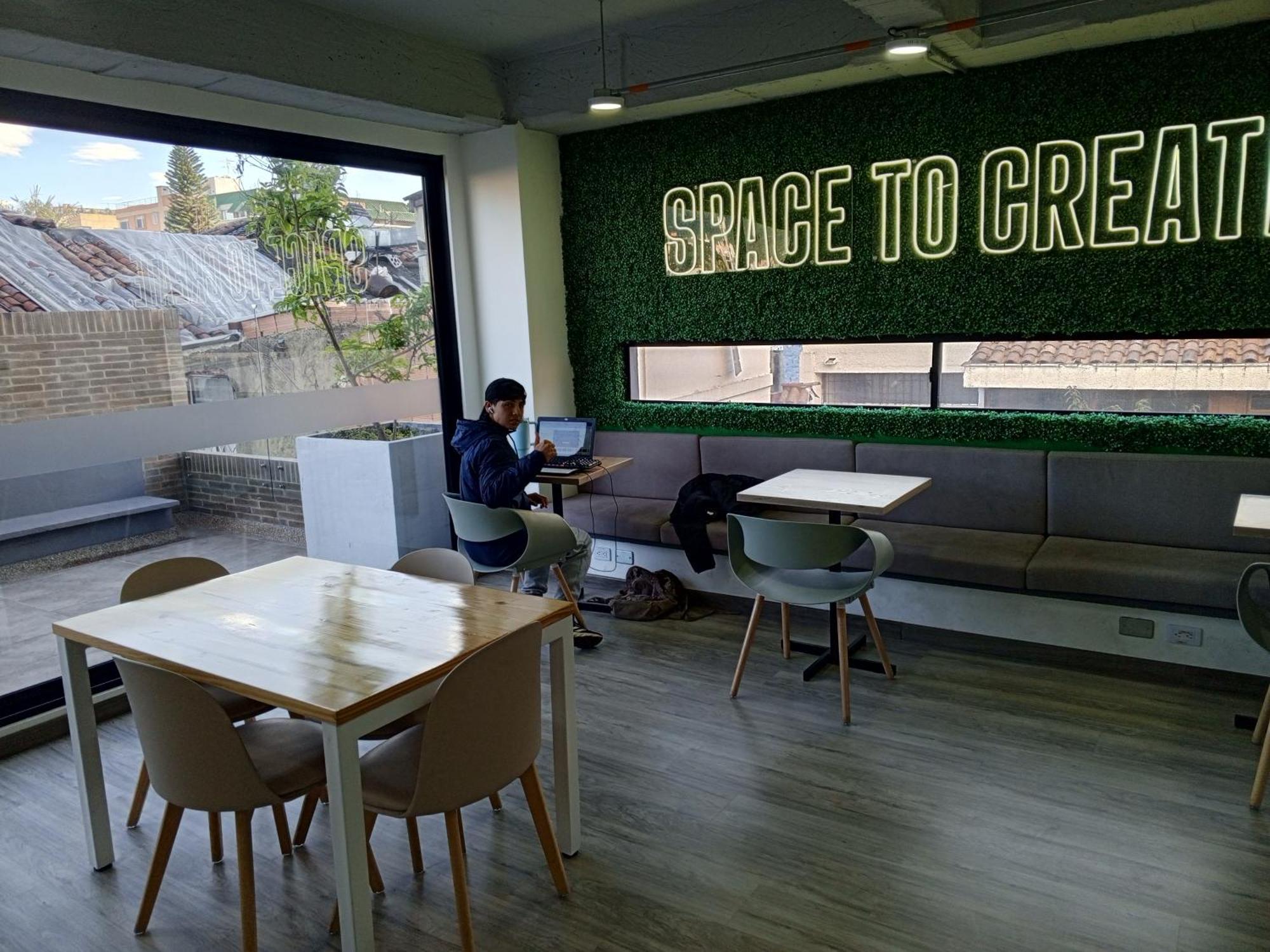 Soul Santa Barbara, Location, Caminando Al Centro Comercial Unicentro, De 20mts2, Comoda Cama Queen Size, Netflix Y Wifi De Fibra Optica Con Coworking Y Gym En El Edificio