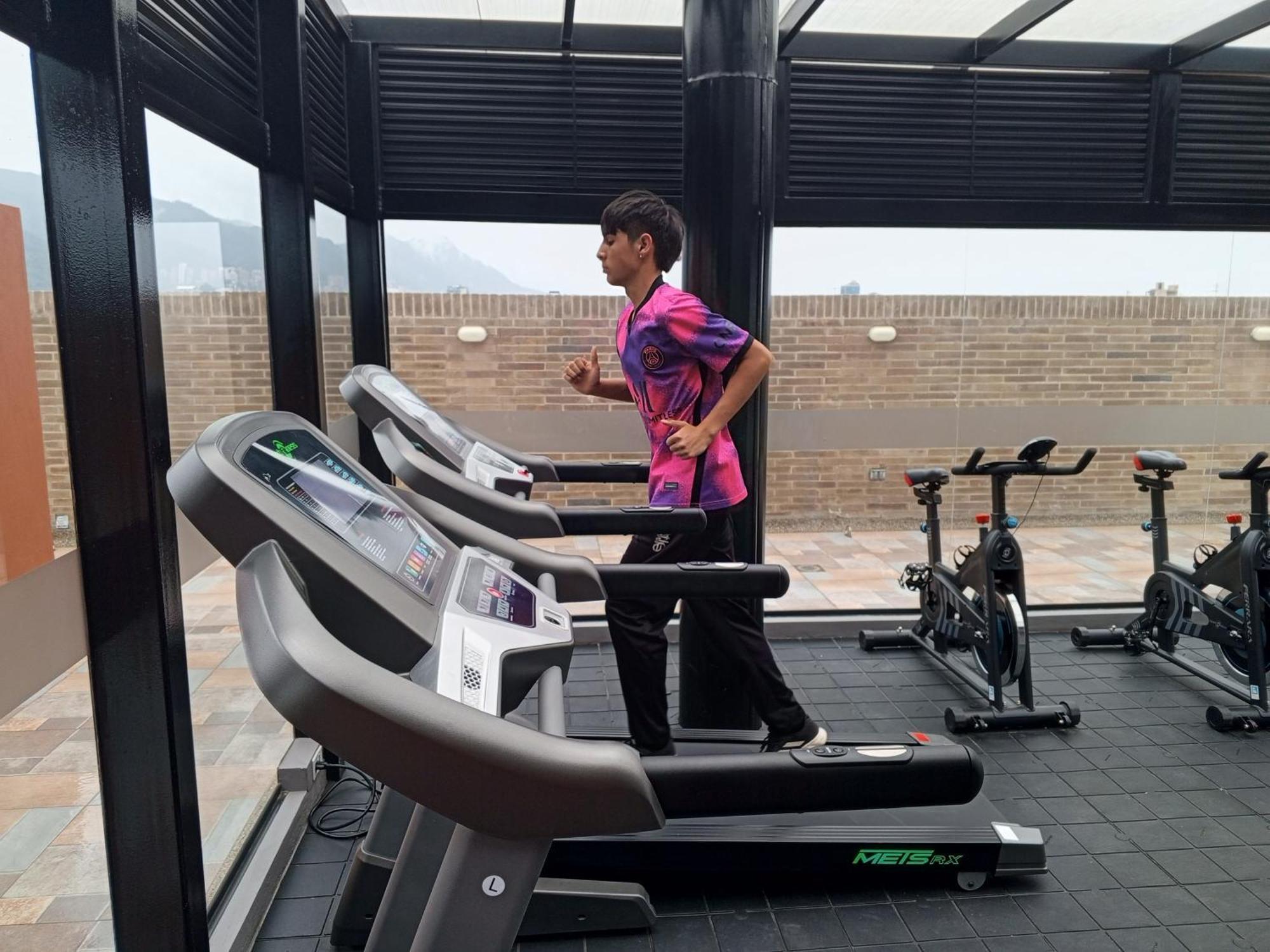 Soul Santa Barbara, Location, Caminando Al Centro Comercial Unicentro, De 20mts2, Comoda Cama Queen Size, Netflix Y Wifi De Fibra Optica Con Coworking Y Gym En El Edificio Apartamento Bogotá