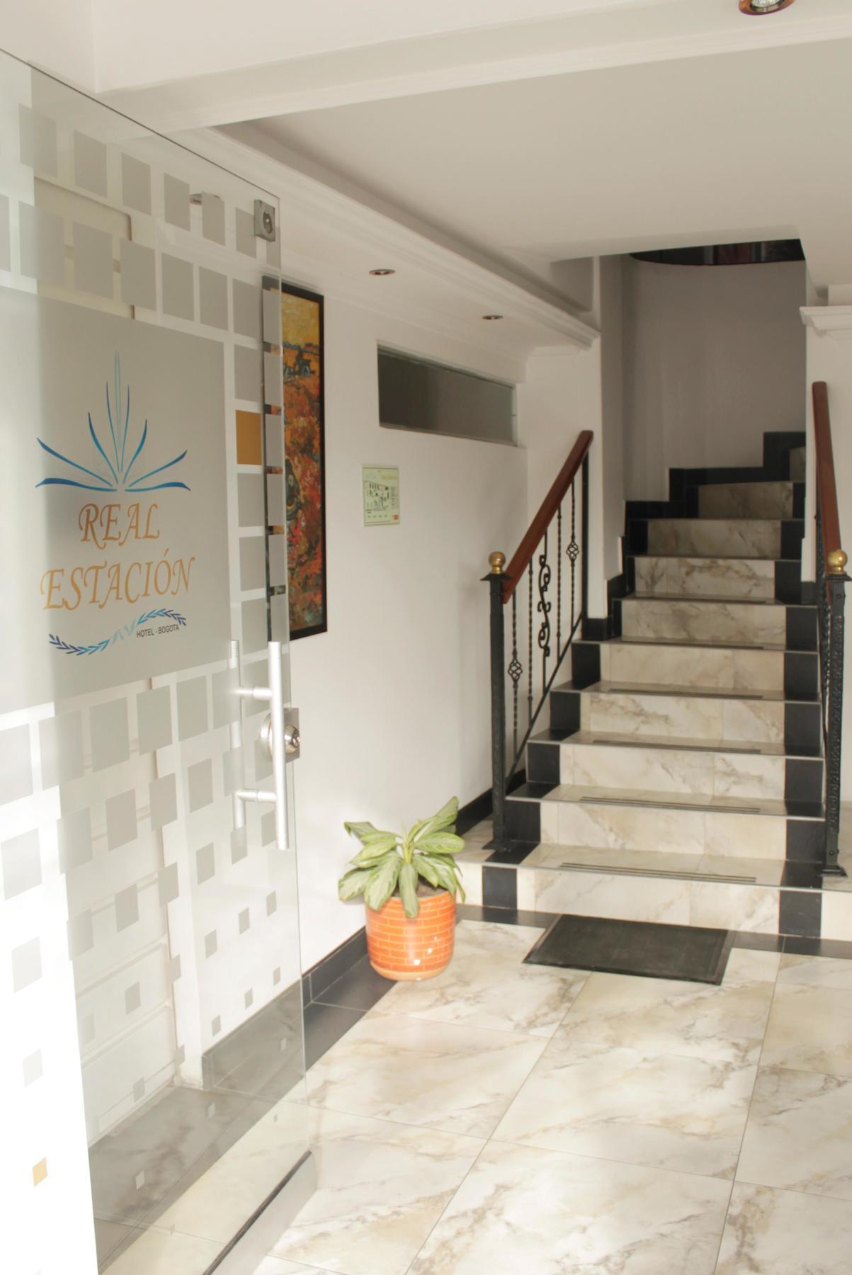 Hotel Real Estacion 3*