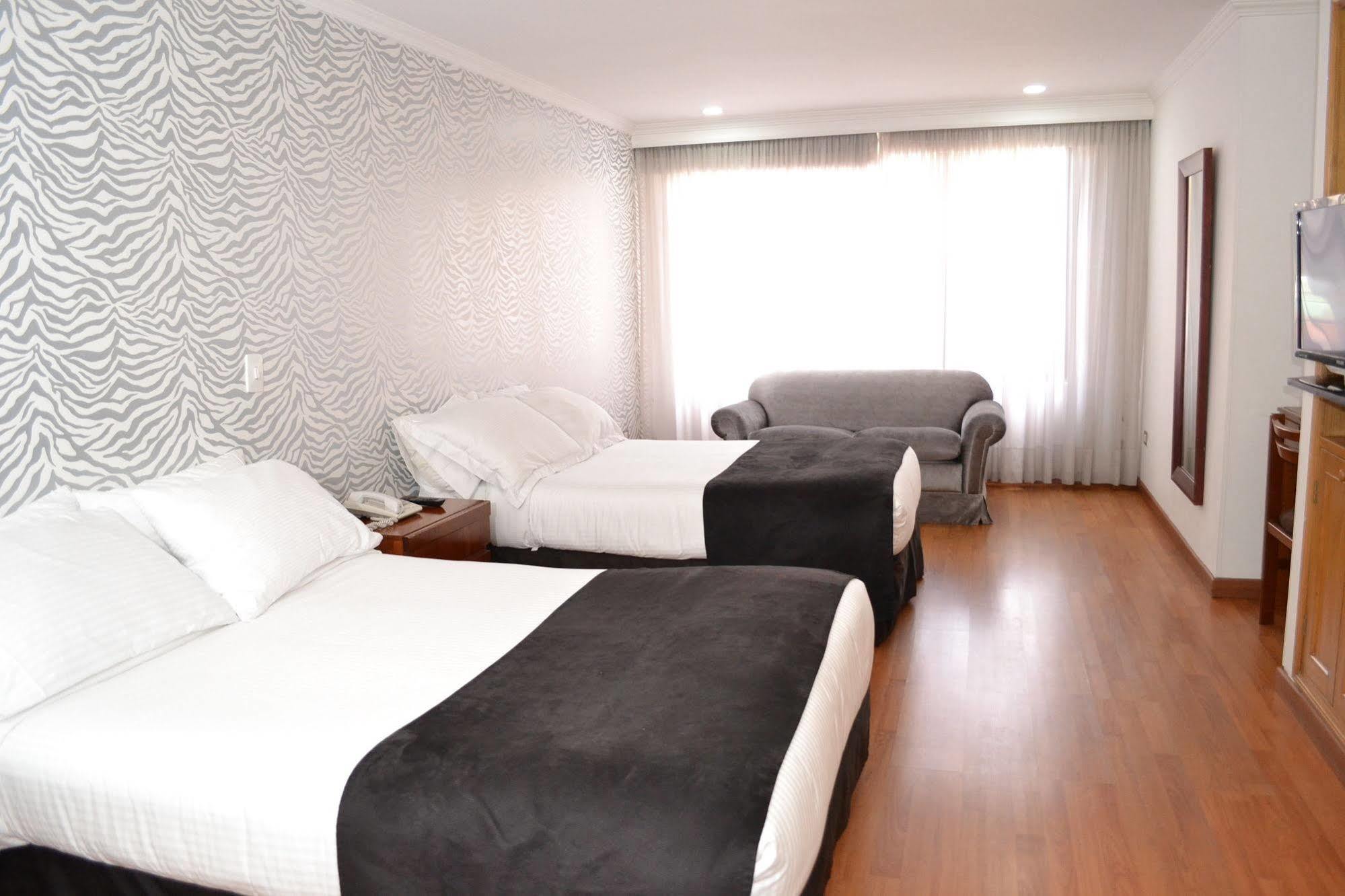 Hotel Breton Hill Parque 93