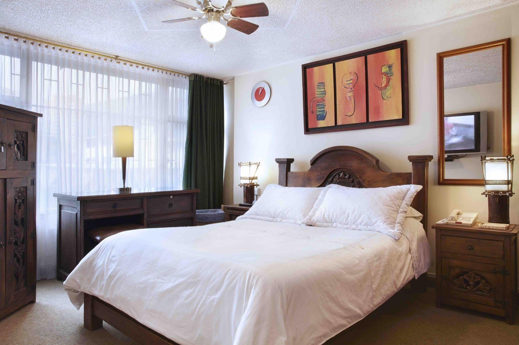 Charlies Place Hotel
