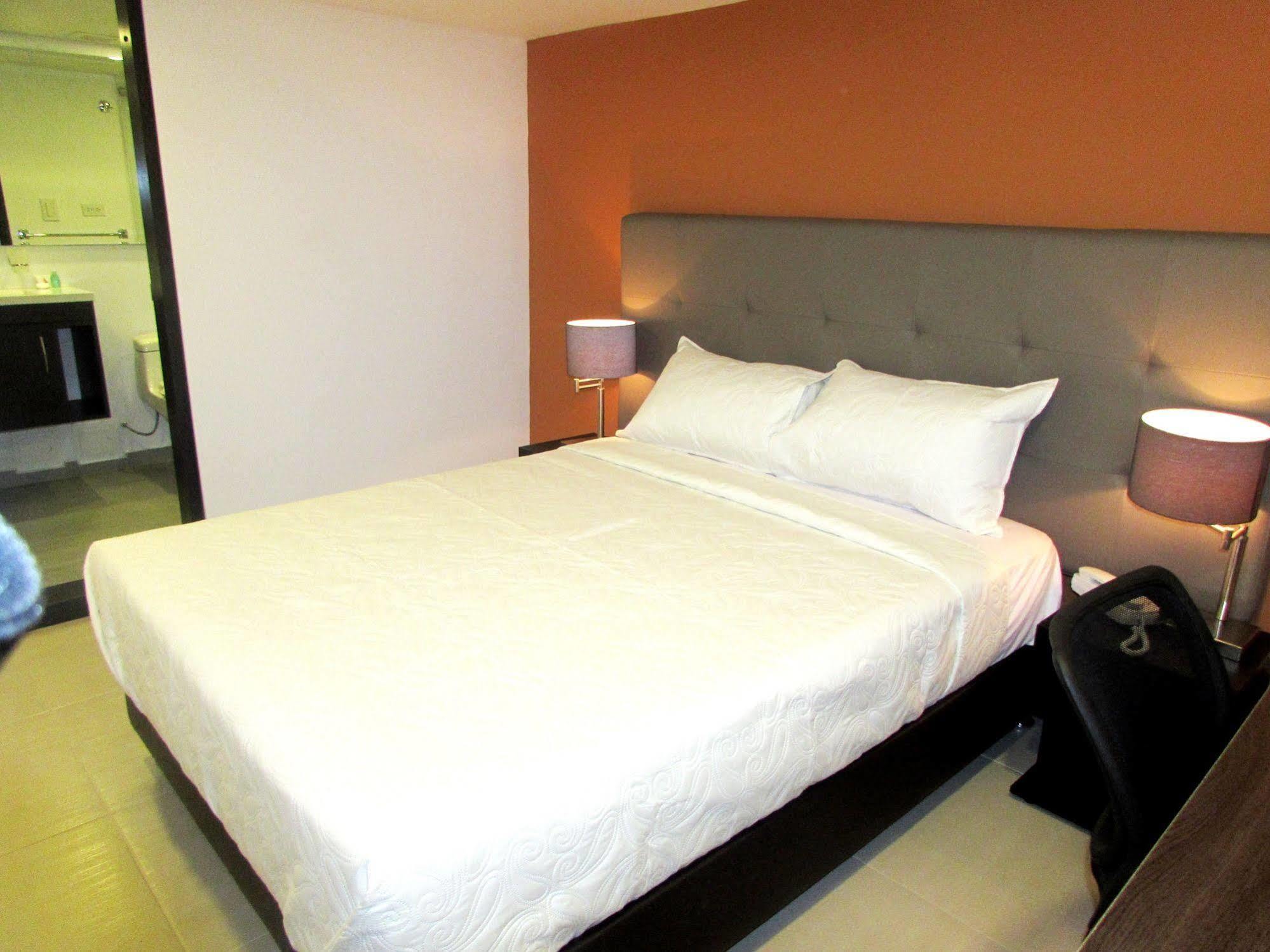 The Business Center 3*