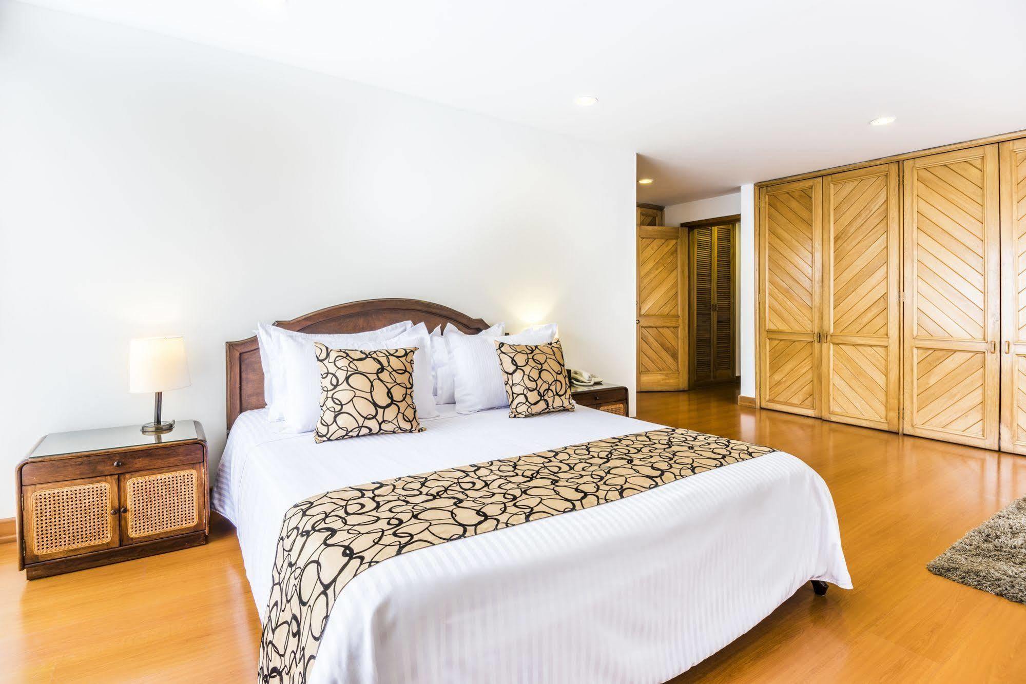 Travelers Fontana Plaza Apartahotel 4*