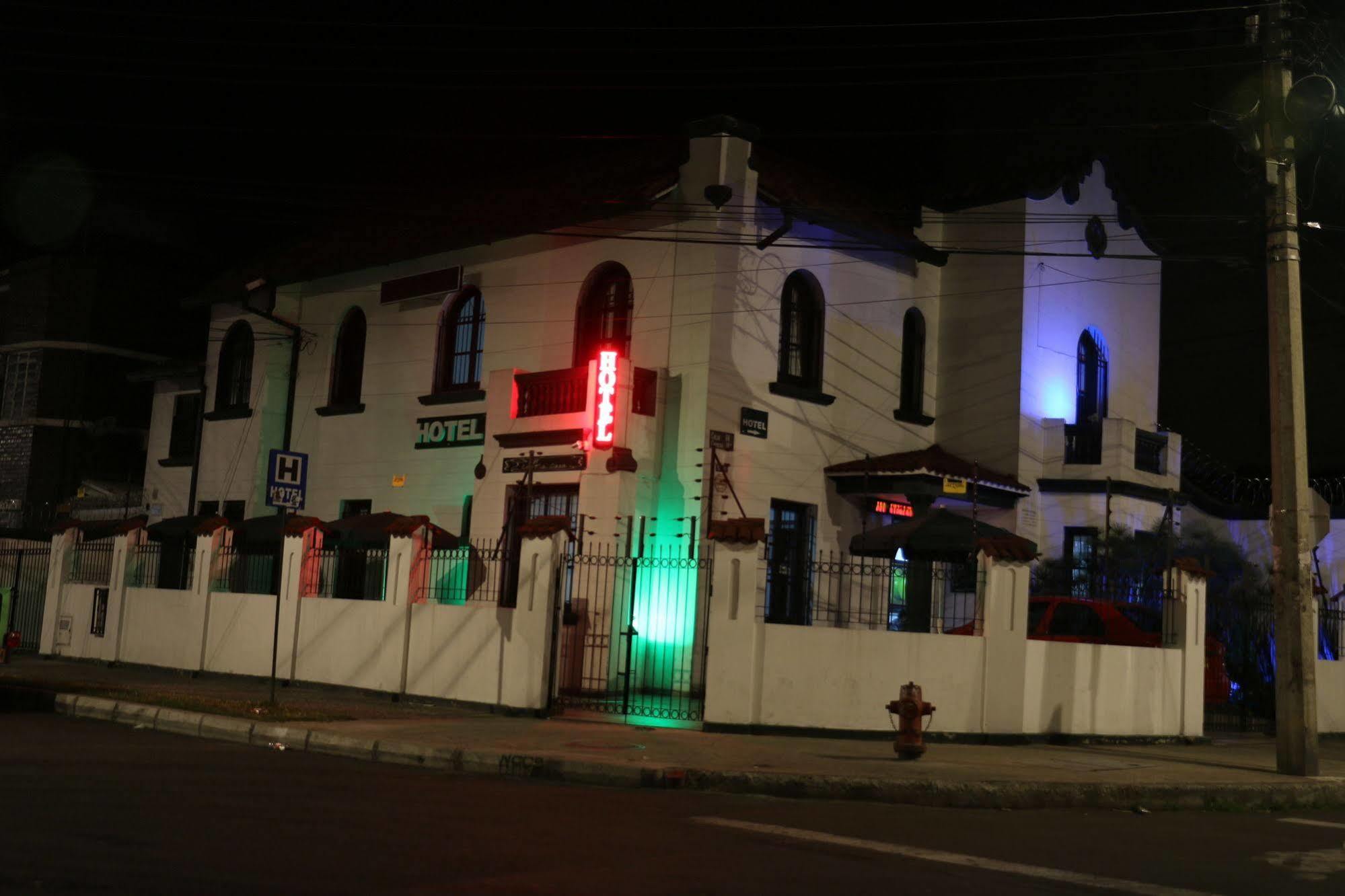 Ayenda La Tua Casa Hotel