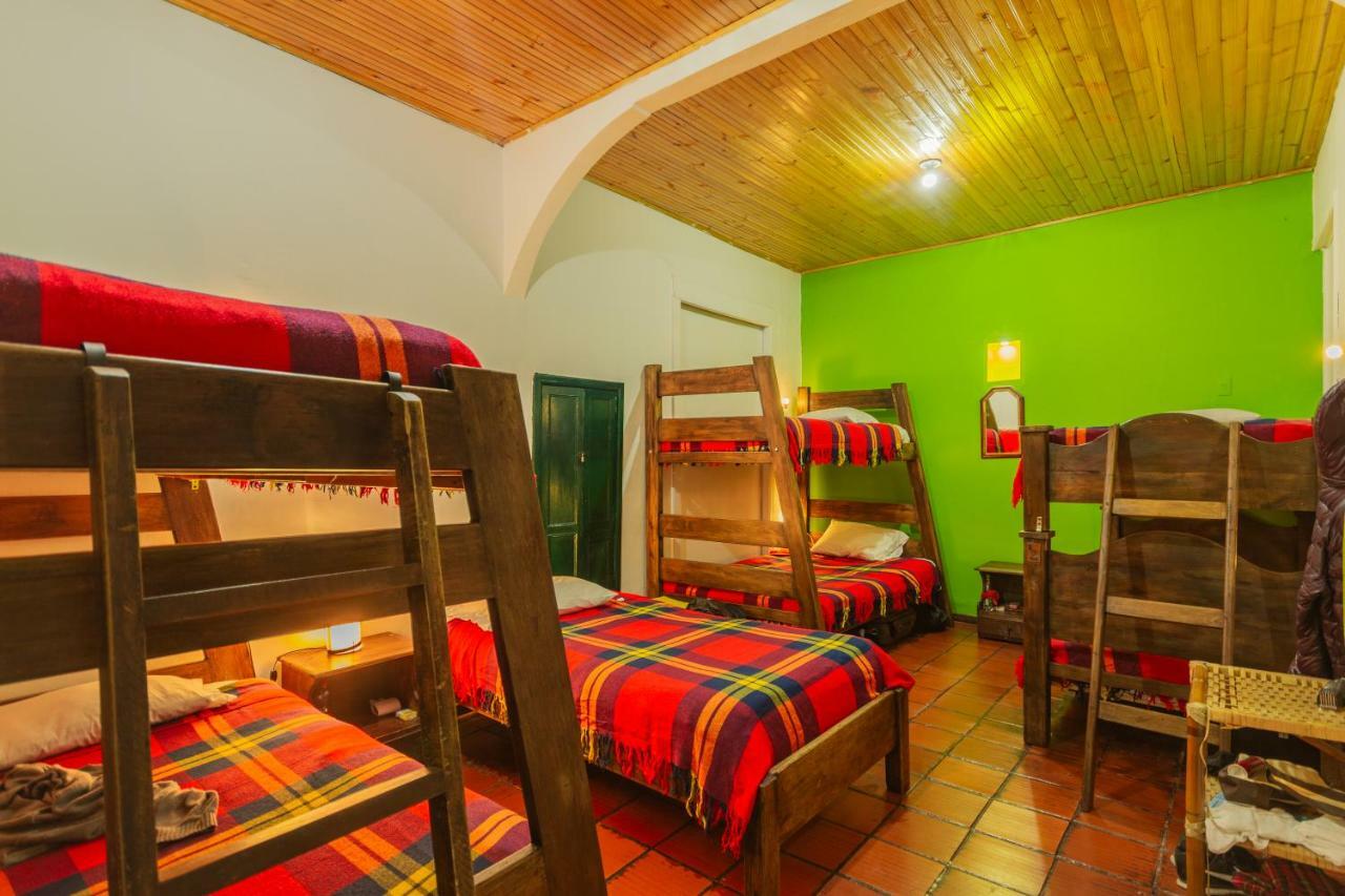 Sue Candelaria Hostal *
