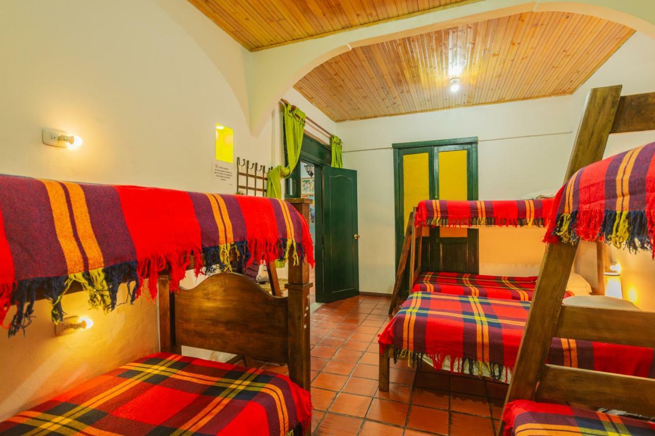 Sue Candelaria Hostal *