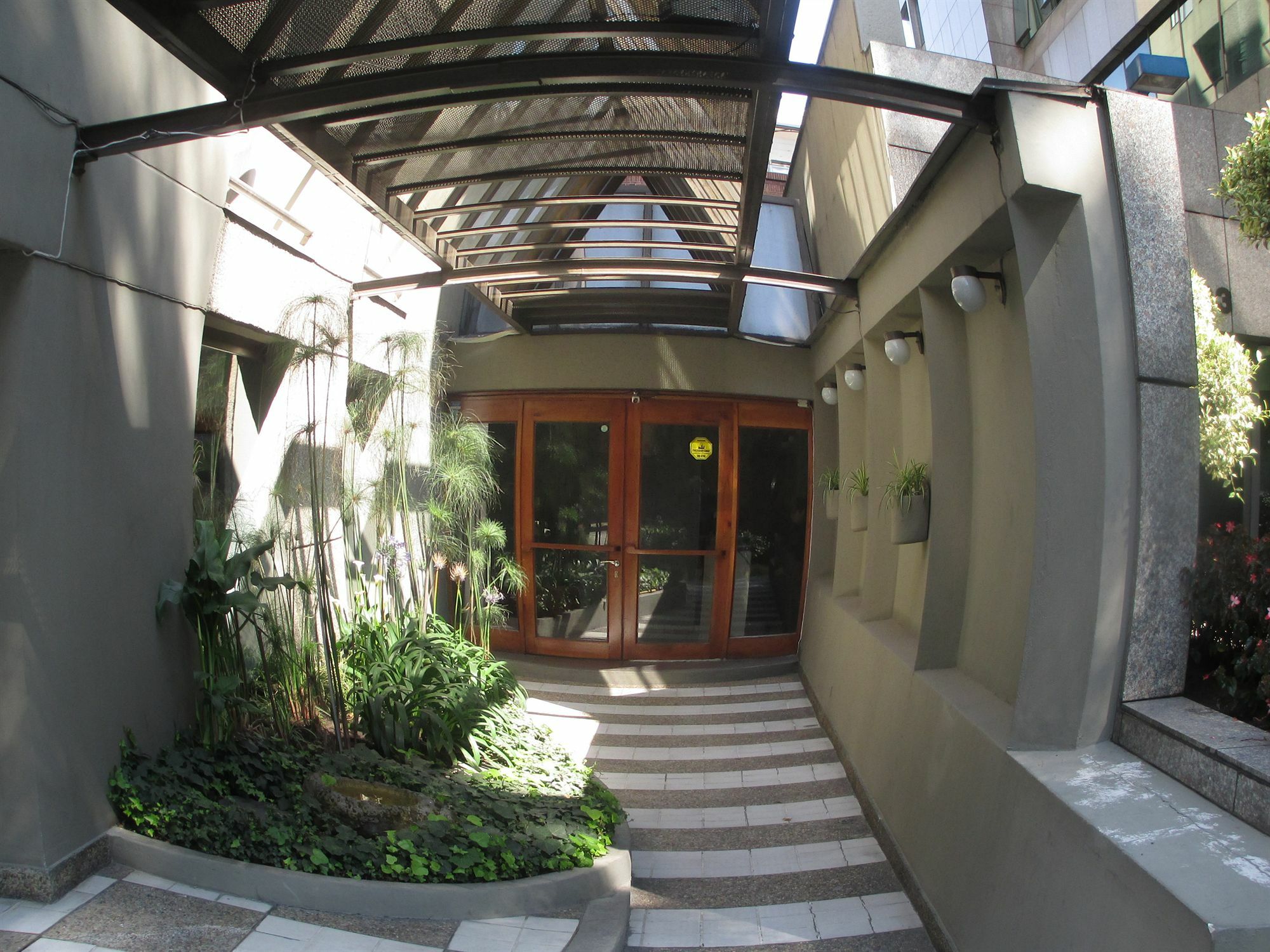 Apartahotel Lloyds Apartasuites Parque 93