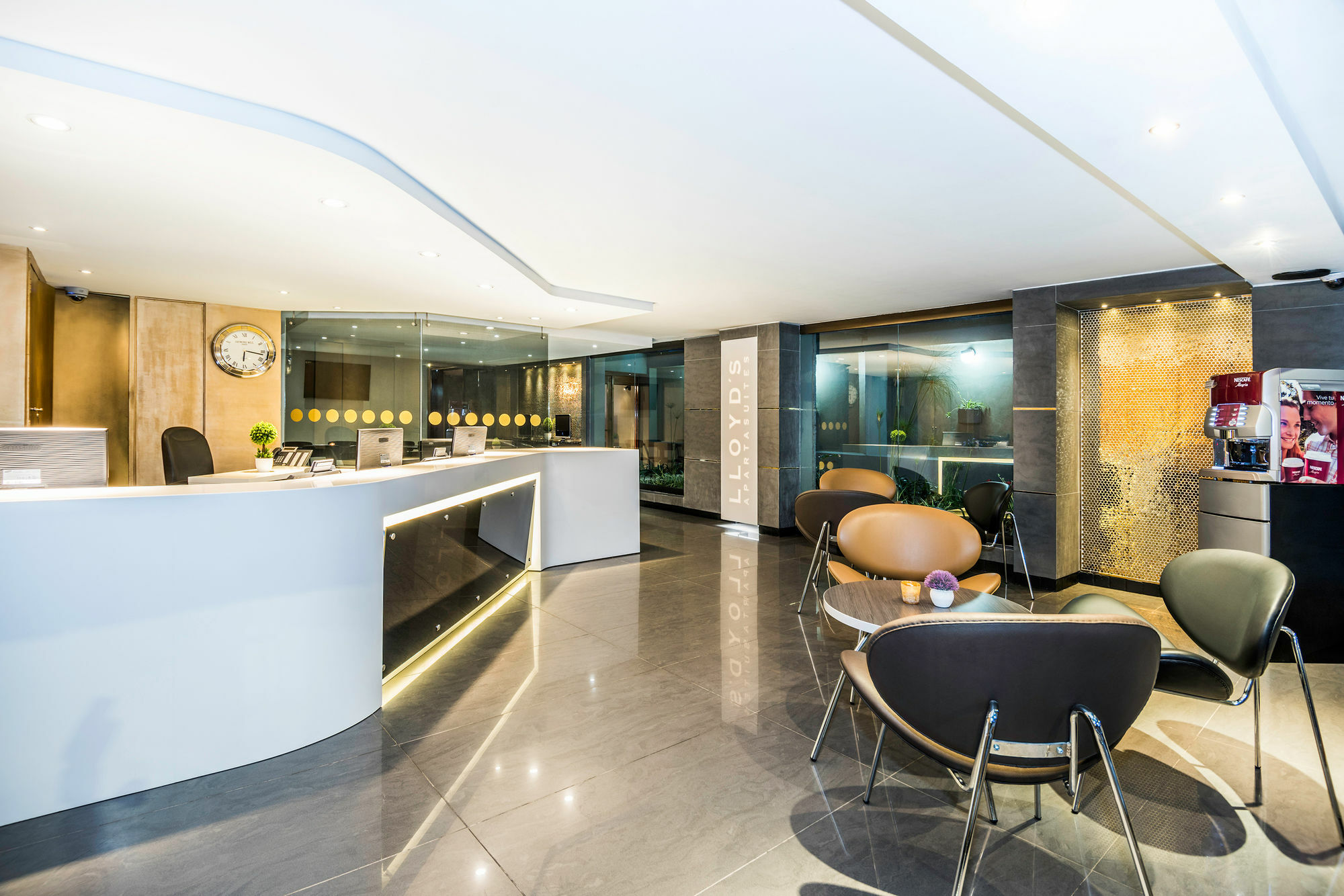 Lloyds Apartasuites Parque 93 Apartahotel 4*