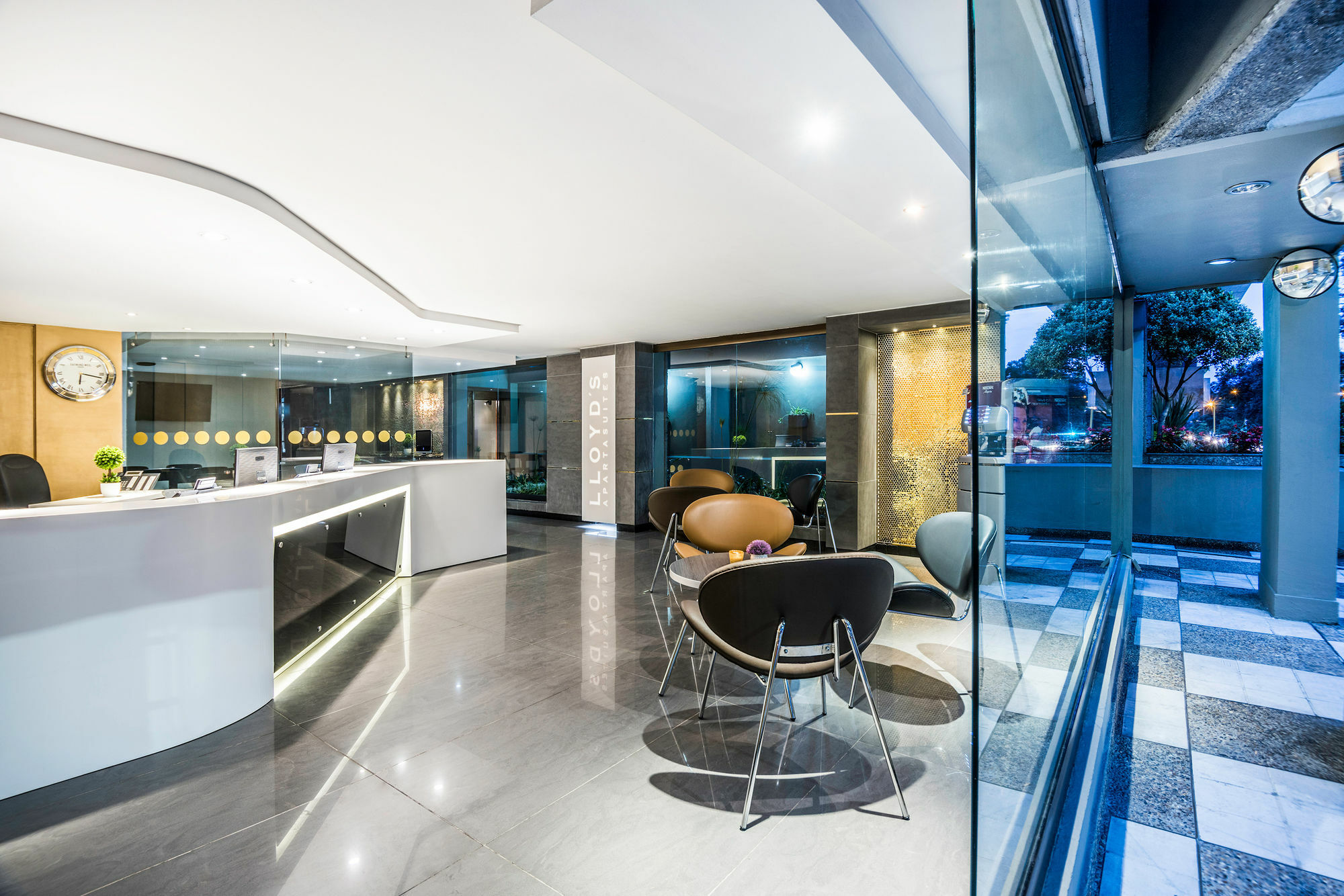 Apartahotel Lloyds Apartasuites Parque 93
