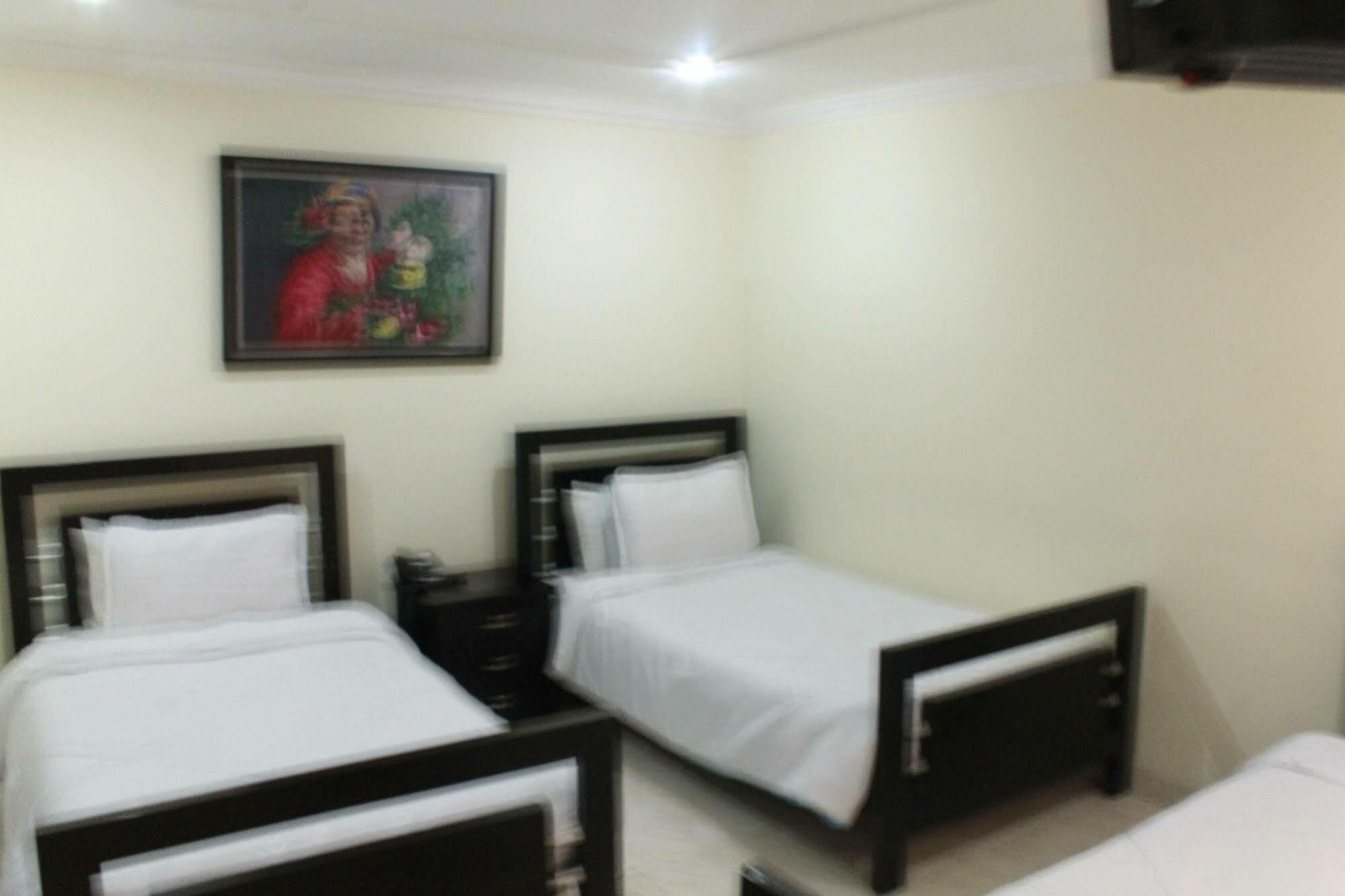Sweet Hotel