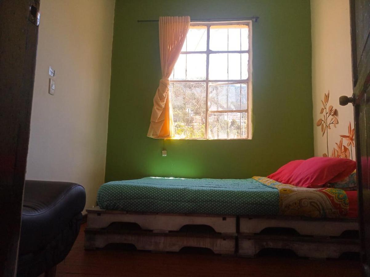 La Casa Amarilla D.c Pensión